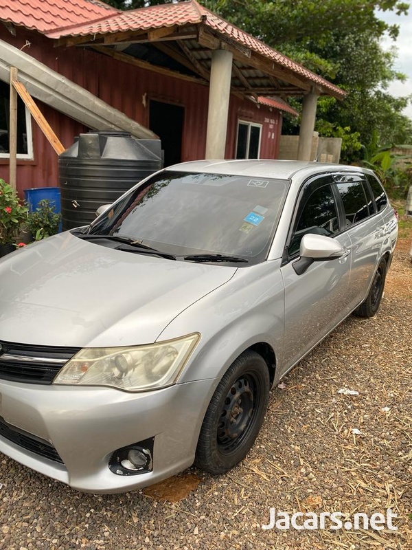 Toyota Fielder 1,8L 2013-1