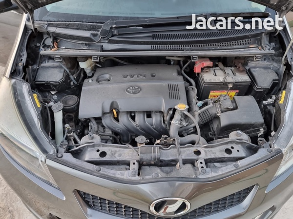 Toyota Vitz 1,3L 2013-8