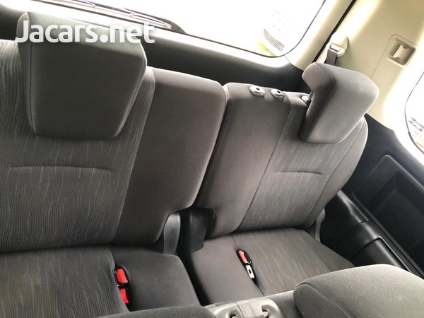 Toyota Noah 2,0L 2013-4