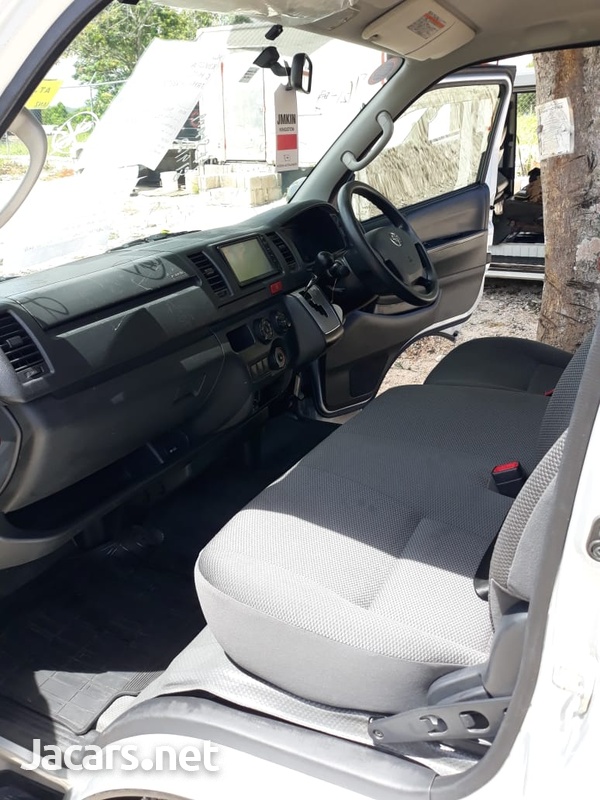 Toyota Hiace 2,5L 2015-6