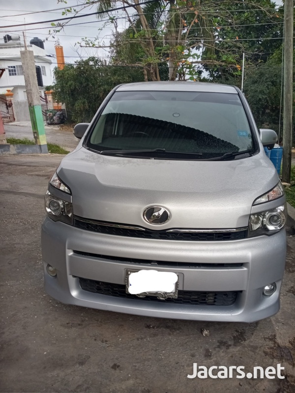 Toyota Voxy 2,0L 2010-13
