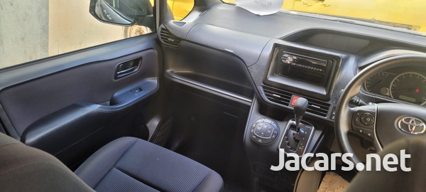 Toyota Voxy 2,0L 2014-9