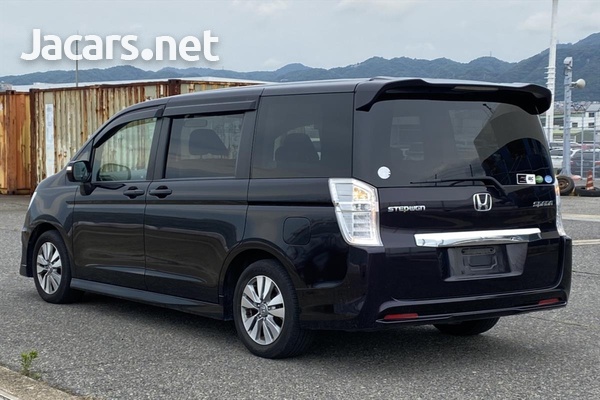 Honda Stepwgn Spada 2,0L 2013-4