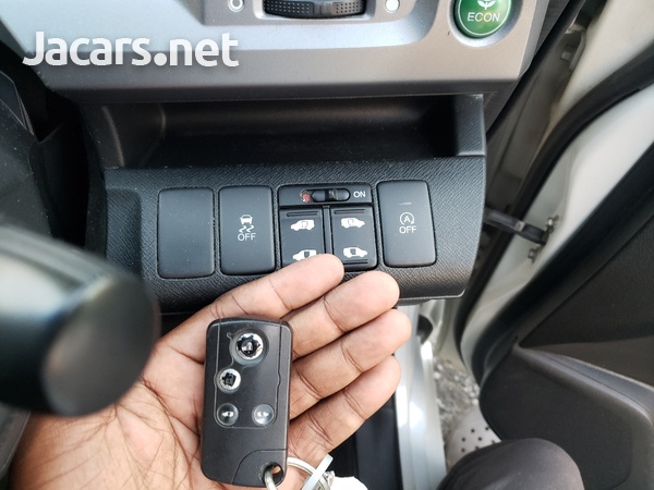 Honda Stepwgn Spada 2,0L 2013-8