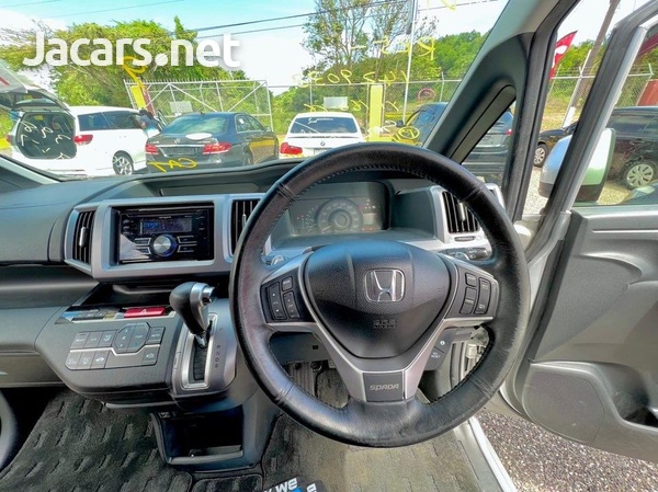 Honda Stepwgn Spada 2,0L 2014-8