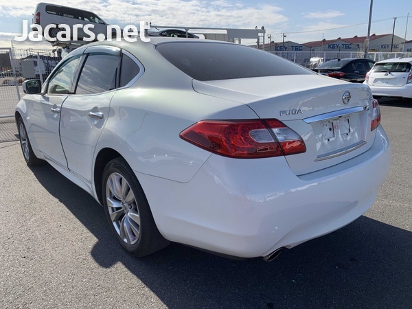 Nissan Fuga 3,0L 2013-3