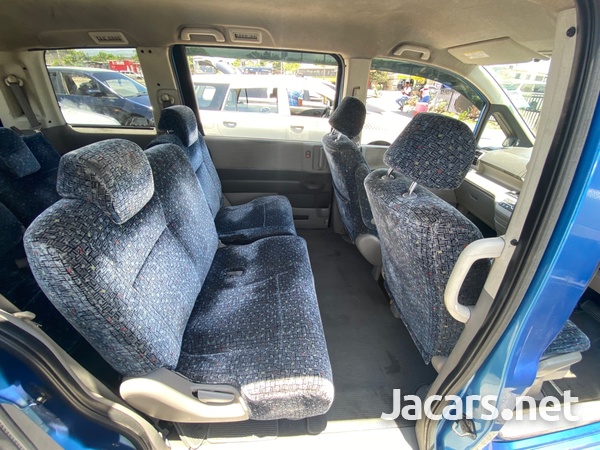 Honda Stepwgn Spada 1,8L 2011-7