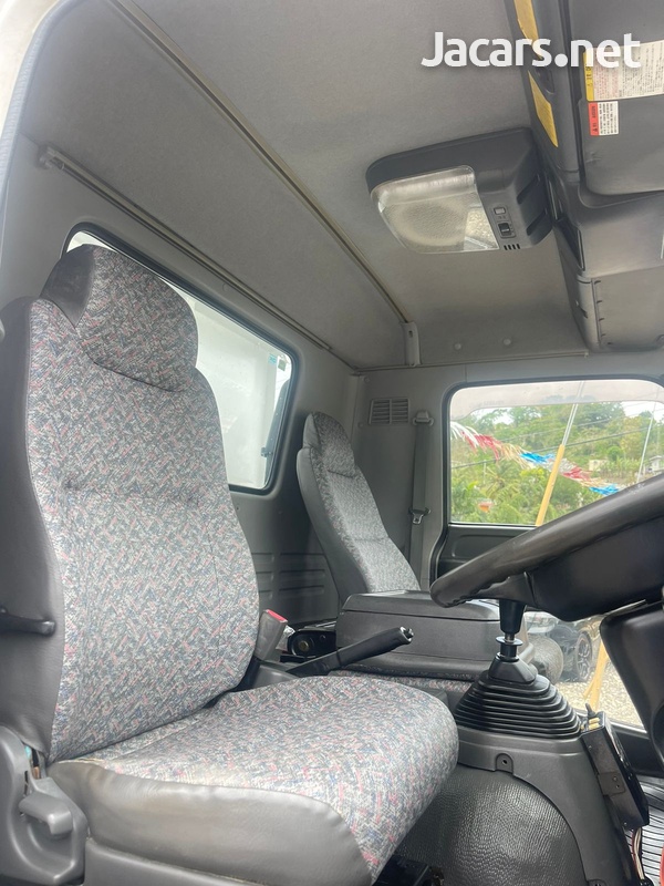 2006 Isuzu Forward Truck-8