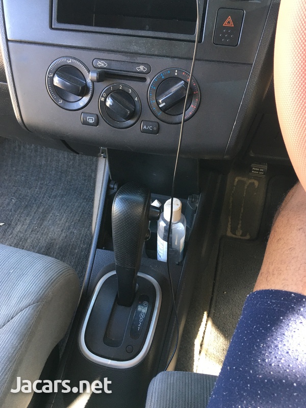 Nissan Tiida 1,6L 2007-7