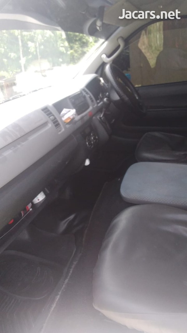 Toyota Hiace 3,0L 2011-6