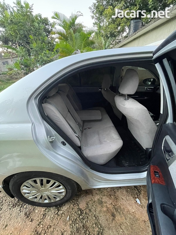 Toyota Axio 1,3L 2012-6