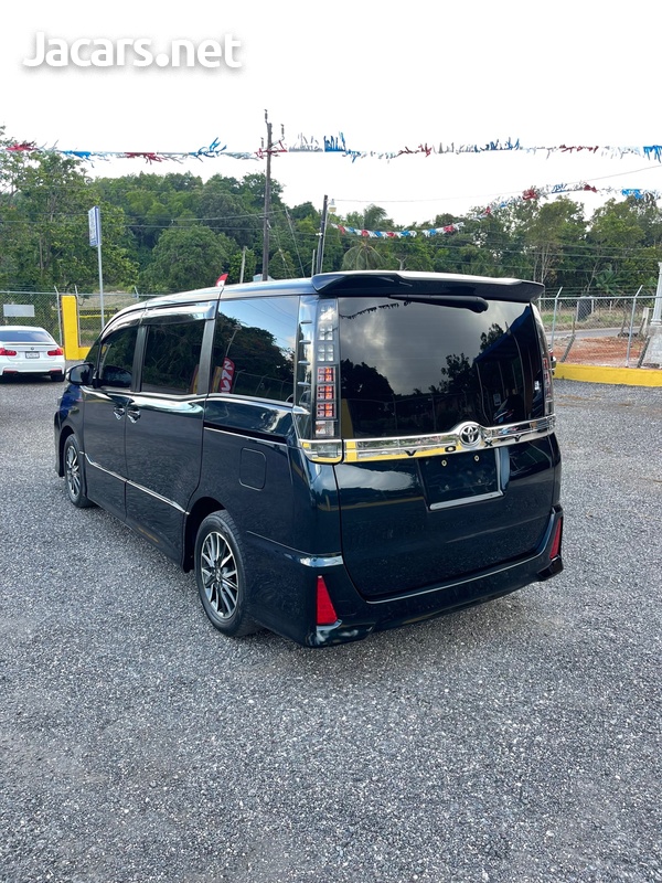Toyota Voxy 2,0L 2015-3