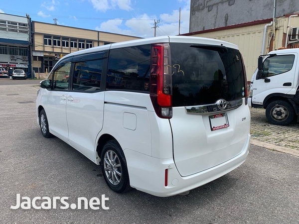 Toyota Noah 2,0L 2016-4