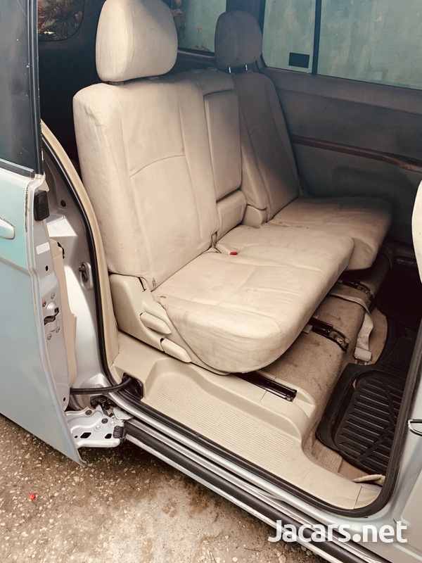 Toyota Isis 1,8L 2010-8