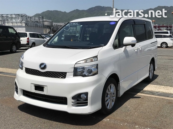Toyota Voxy 2,0L 2013-3