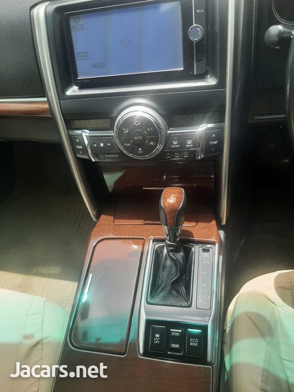 Toyota Mark X 2,5L 2014-6