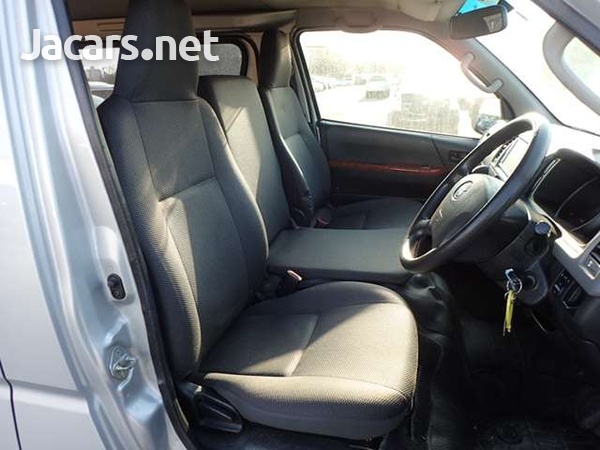 Toyota Hiace 2,0L 2012-6