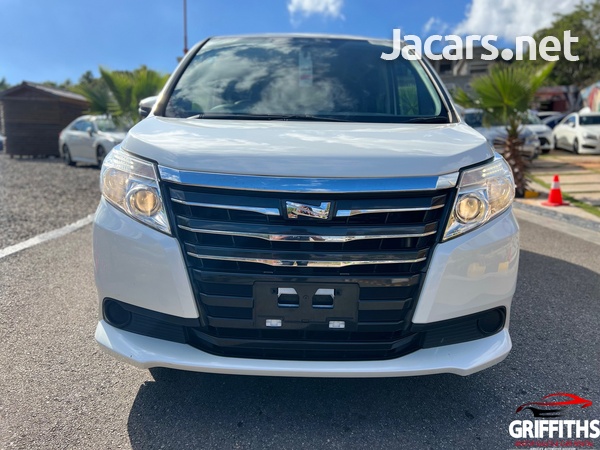 Toyota Noah 2,0L 2017-1