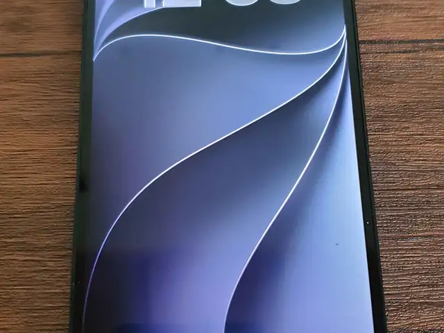 iPhone 14 plus fully active, Saint James