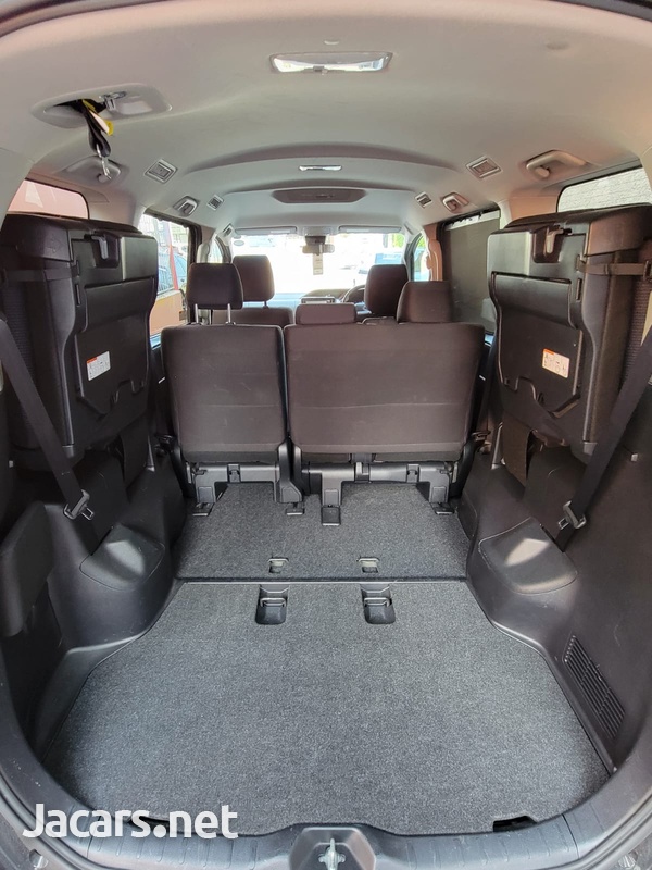 Toyota Voxy 2,0L 2018-8
