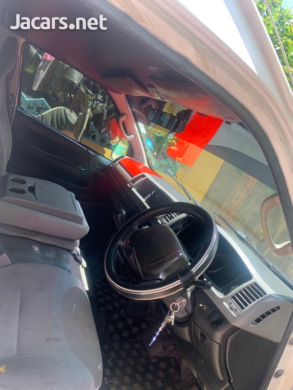 Toyota Hiace 5,0L 2010-7