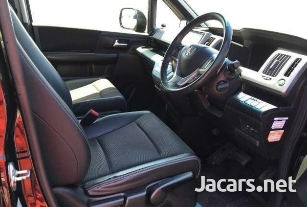 Honda Stepwgn Spada 1,9L 2013-5