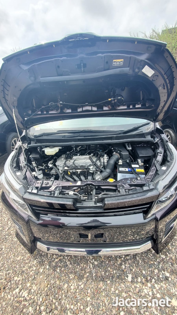 Toyota Voxy 2,0L 2014-11