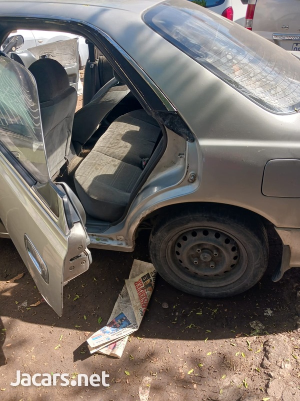 Nissan Bluebird 1,5L 1994-3