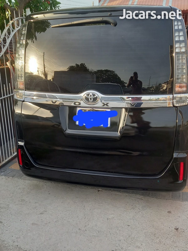 Toyota Voxy 2,0L 2014-4