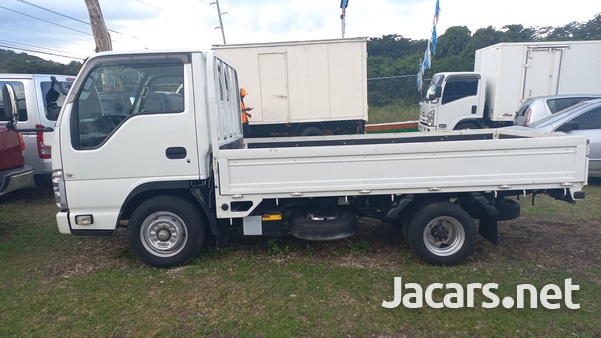 2014 Isuzu Truck-2