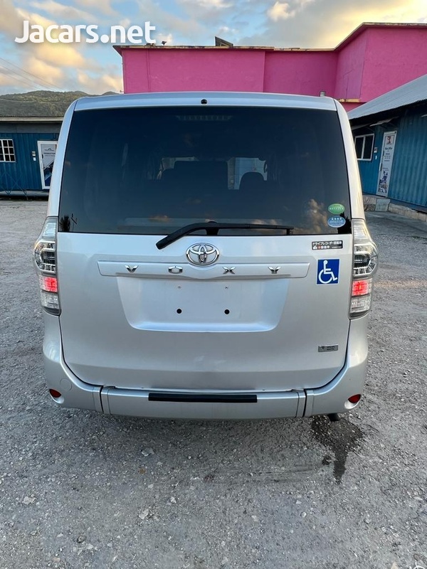 2013 Toyota Voxy-4