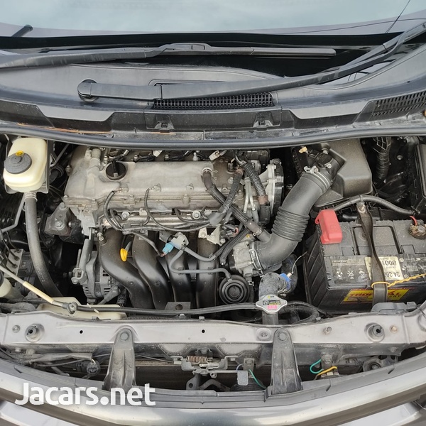 Toyota Noah 2,0L 2011-3