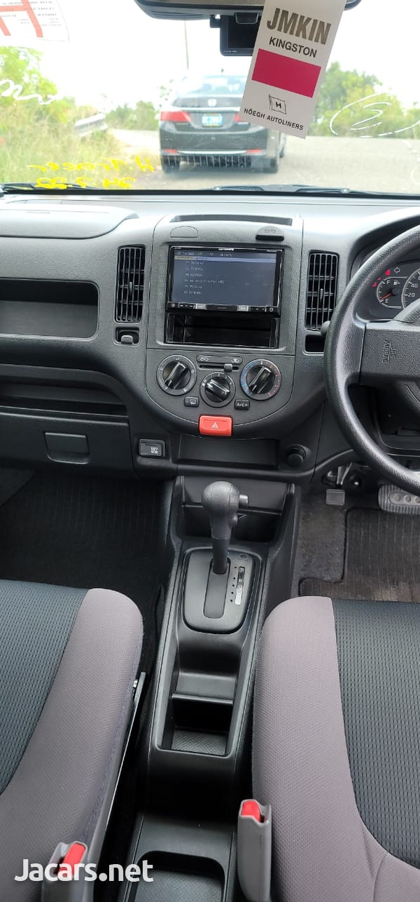 Nissan AD Wagon 1,5L 2017-11