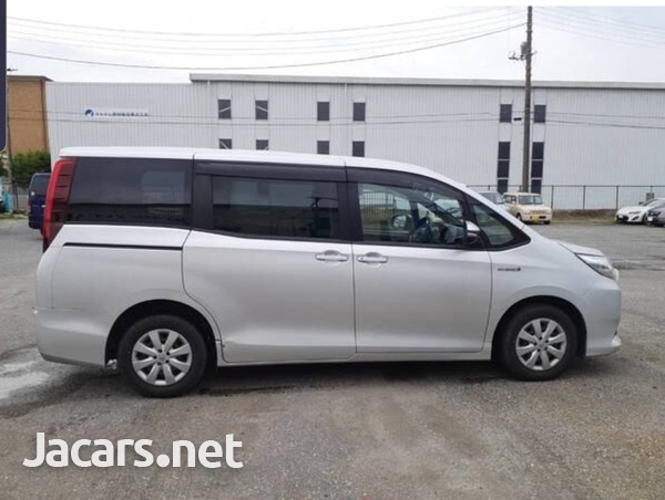 Toyota Noah 2,0L 2015-7