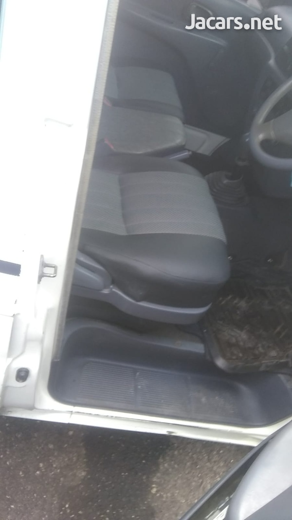 Toyota Noah 1,5L 2001-4