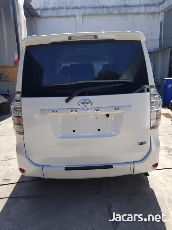 Toyota Voxy 2,0L 2012-3