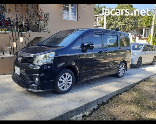Toyota Noah 2,0L 2012-1