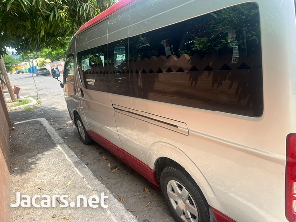 2017 Toyota Hiace-9