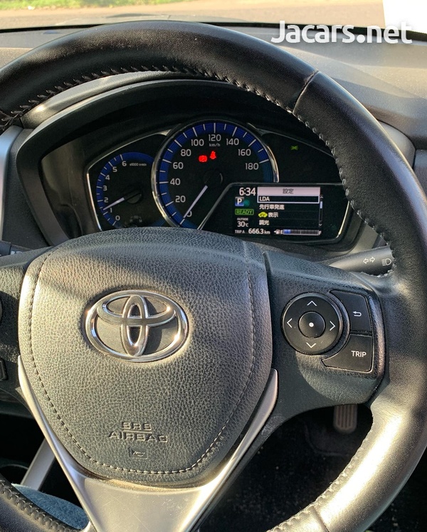 Toyota Fielder 1,5L 2015-9
