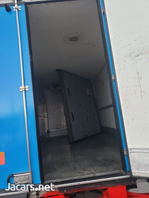 2010 Isuzu 11 ton Freezer Truck-13