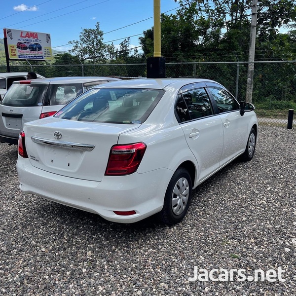 Toyota Axio 1,3L 2016-3