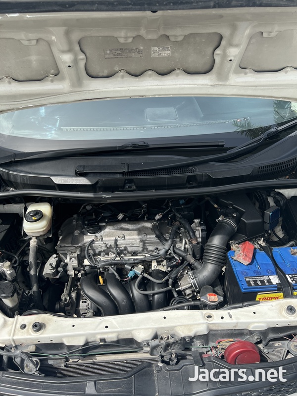 Toyota Voxy 2,0L 2012-11