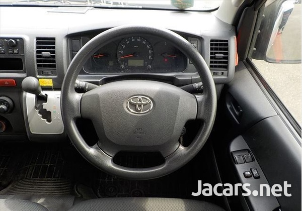 Toyota Hiace 2,0L 2015-6