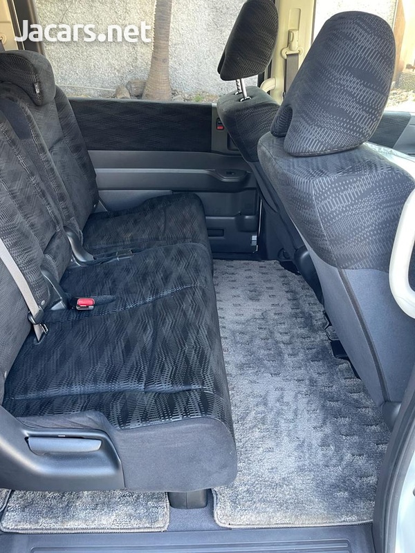 Honda Stepwgn 2,0L 2013-13