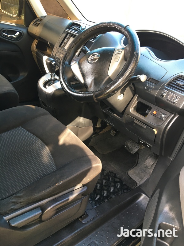 Nissan Serena 2,0L 2012-5