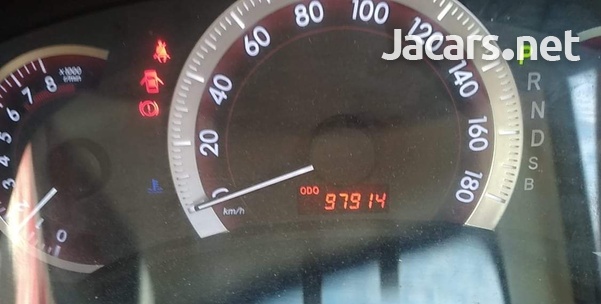 Toyota Isis 1,8L 2011-9