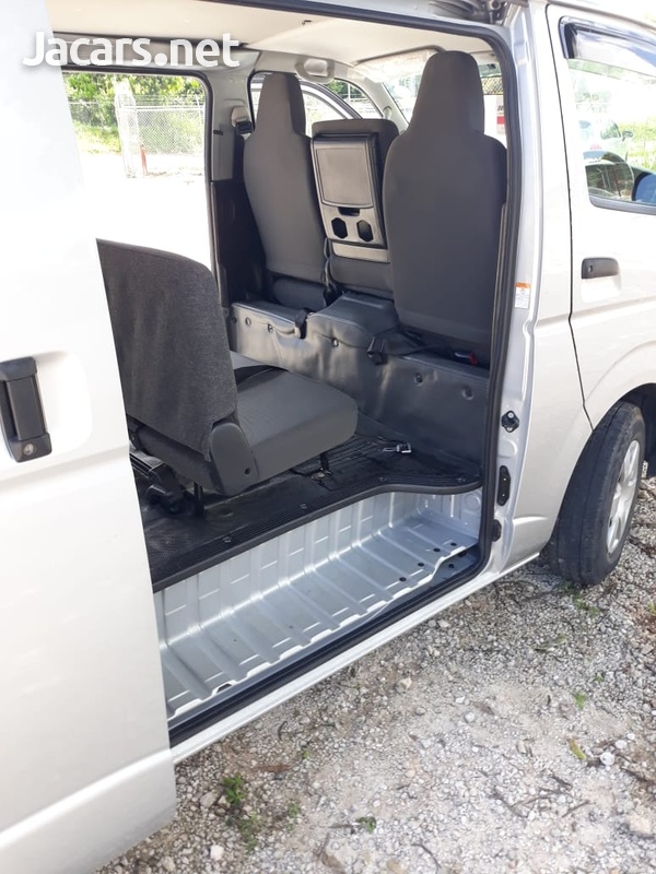 Toyota Hiace 2,5L 2015-8