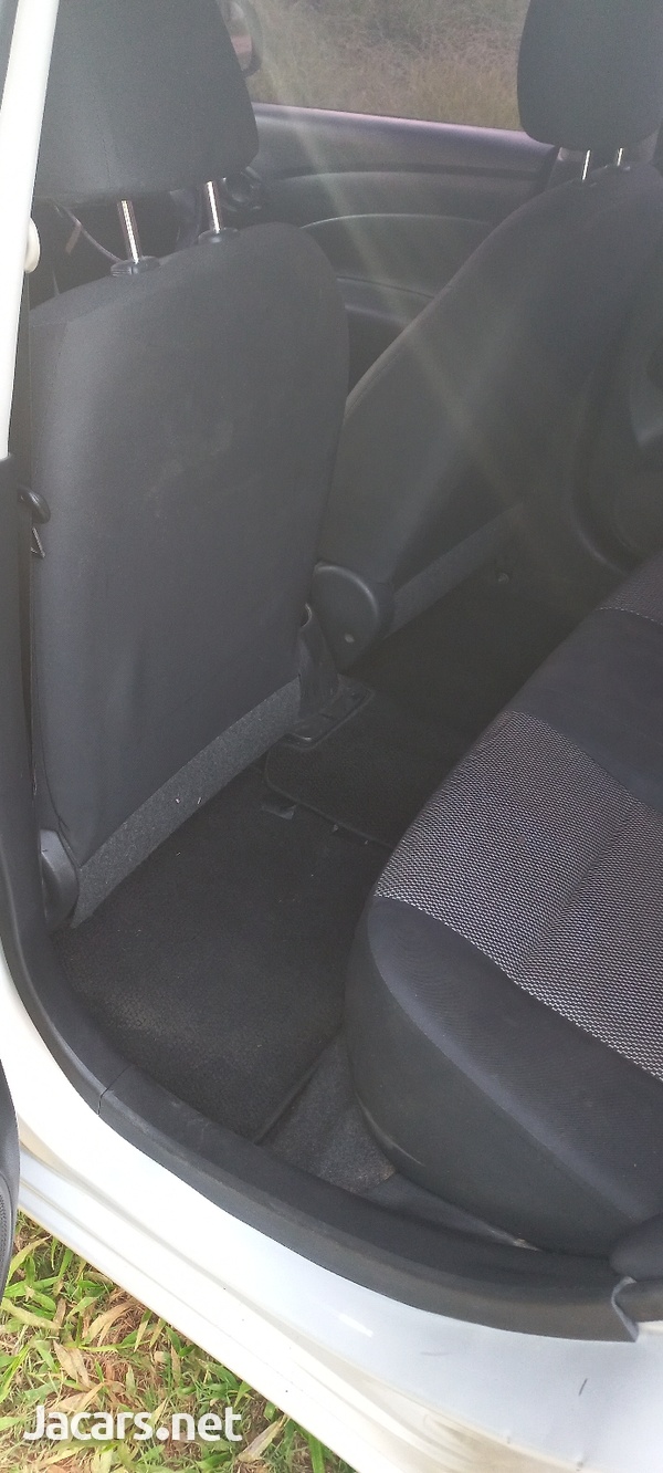 Nissan Latio 1,3L 2016-8