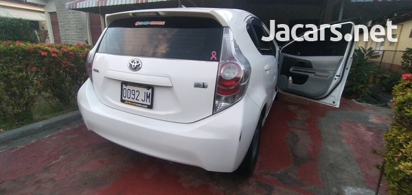 Toyota Aqua 1,5L 2014-8