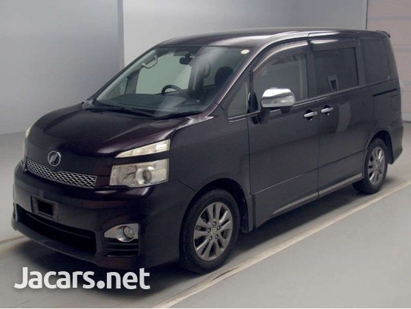 Toyota Voxy 2,0L 2013-1
